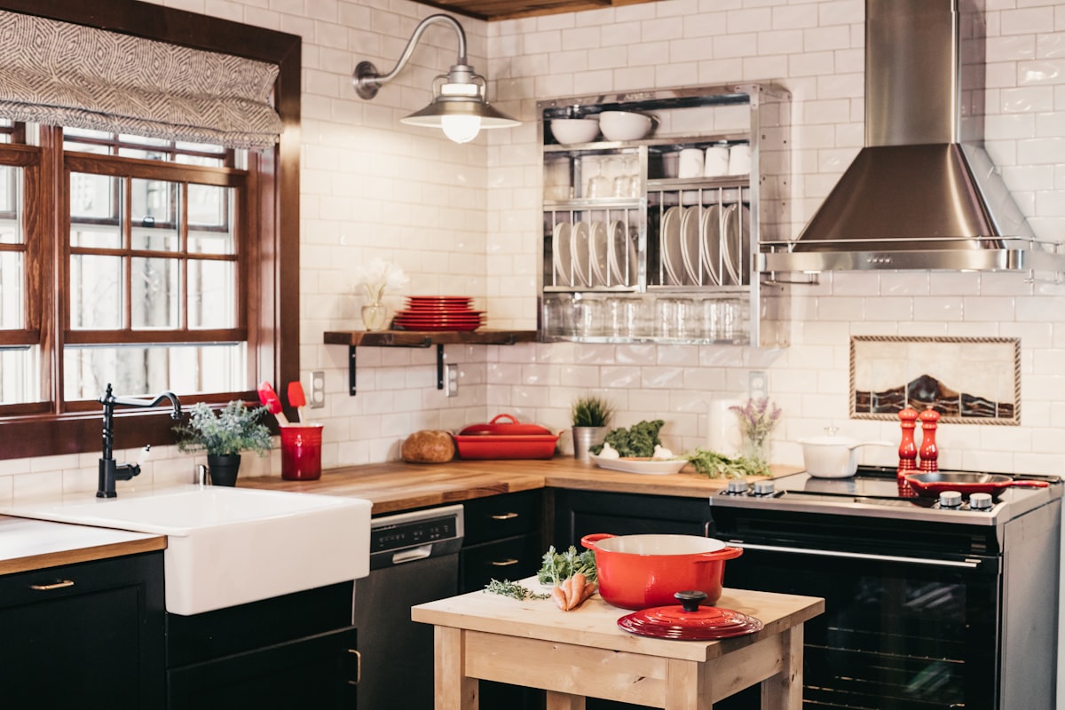 Kitchen worktop and splashback installation